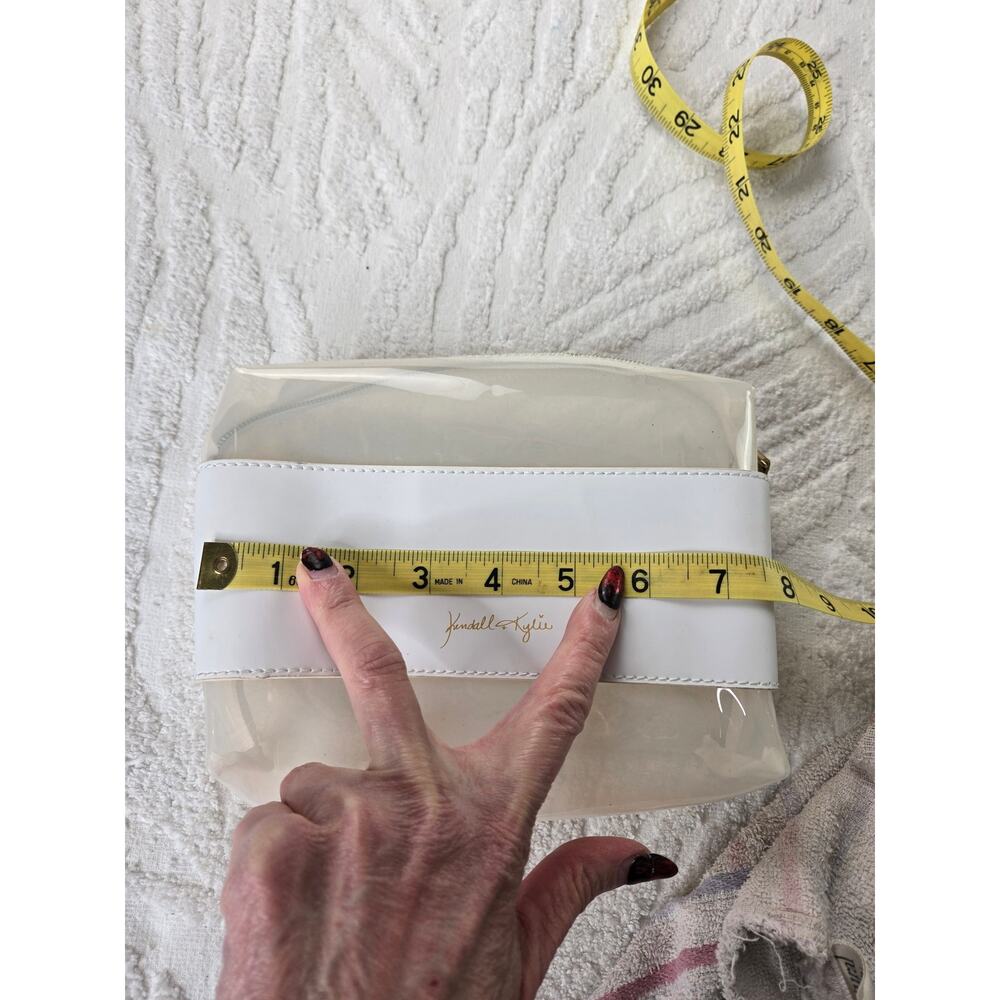 Kendall & Kylie NWT Cosmetics Makeup Travel Zip Pouch Creamy White - Picture 9 of 15